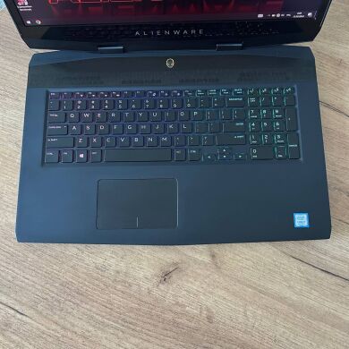 Игровой ноутбук Б-класс Dell Alienware m17 / 17.3" (3840x2160) IPS / Intel Core i7-9750H (6 (12) ядер по 2.6 - 4.5 GHz) / 16 GB DDR4 / 1000 GB SSD / nVidia GeForce RTX 2070 Max-Q, 8 GB GDDR6, 256-bit / WebCam