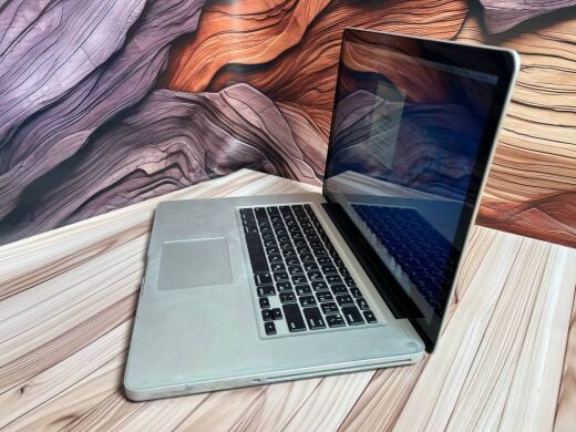 Ноутбук Б-клас Apple MacBook Pro 15 A1286 2012 / 15.4" (1440x900) TN / Intel Core i7-3720QM (4 (8) ядра по 2.6 - 3.6 GHz) / 8 GB DDR3 / 750 GB HDD / nVidia GeForce GT 650M, 1 GB GDDR3, 128-bit / WebCam / MacOS