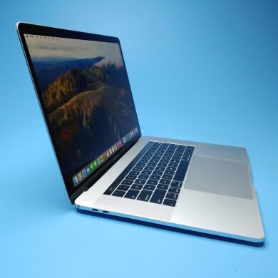 Ультрабук Apple MacBook Pro 15 2018 A1990 / 15.4" (2880x1800) IPS / Intel Core i7-8750H (6 (12) ядер по 2.2 - 4.1 GHz) / 32 GB DDR4 / 512 GB SSD / AMD Radeon Pro 555X, 4 GB GDDR5, 128-bit / WebCam / macOS Ультрабук Apple MacBook Pro 15 2018 A1990 / 15.4" (2880x1800) IPS / Intel Core i7-8750H (6 (12) ядер по 2.2 - 4.1 GHz) / 32 GB DDR4 / 512 GB SSD / AMD Radeon Pro 555X, 4 GB GDDR5, 128-bit / WebCam / macOS