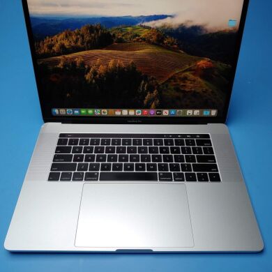 Ультрабук Apple MacBook Pro 15 2018 A1990 / 15.4" (2880x1800) IPS / Intel Core i7-8750H (6 (12) ядер по 2.2 - 4.1 GHz) / 32 GB DDR4 / 512 GB SSD / AMD Radeon Pro 555X, 4 GB GDDR5, 128-bit / WebCam / macOS Ультрабук Apple MacBook Pro 15 2018 A1990 / 15.4" (2880x1800) IPS / Intel Core i7-8750H (6 (12) ядер по 2.2 - 4.1 GHz) / 32 GB DDR4 / 512 GB SSD / AMD Radeon Pro 555X, 4 GB GDDR5, 128-bit / WebCam / macOS