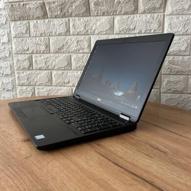 Мобільна робоча станція Б-клас Dell Precision 3530 / 15.6" (1920x1080) IPS / Intel Core i7-8850H (6 (12) ядер по 2.6 - 4.3 GHz) / 16 GB DDR4 / 256 GB SSD / nVidia Quadro P600, 4 GB GDDR5, 128-bit / WebCam