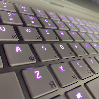 Игровой ноутбук Б-класс Razer Blade 15 / 15.6" (1920x1080) IPS / Intel Core i7-8750H (6 (12) ядер по 2.2 - 4.1 GHz) / 32 GB DDR4 / 1000 GB SSD / nVidia GeForce RTX 2060, 6 GB GDDR6, 192-bit / WebCam