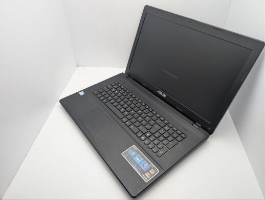 Ноутбук Asus R704A / 17.3" (1600x900) TN / Intel Pentium B970 (2 ядра по 2.3 GHz) / 8 GB DDR3 / 320 GB HDD / Intel HD Graphics / WebCam / DVD-ROM