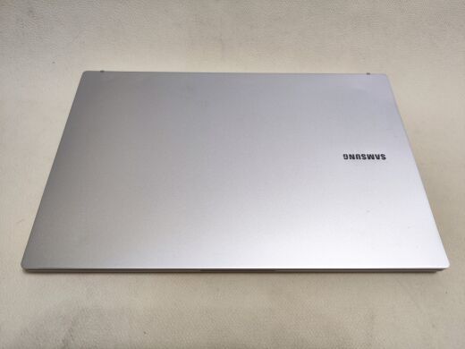 Ноутбук Samsung Galaxy Book 750TDA / 15.6" (1920x1080) TN Touch / Intel Core i5-1135G7 (4 (8) ядра по 4.2 GHz) / 16 GB DDR4 / 512 GB SSD / Intel Iris Xe Max DG1, 4 GB GDDR4, 128-bit / WebCam