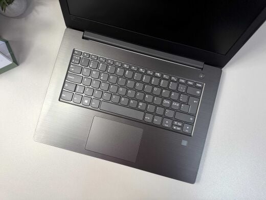 Ноутбук Lenovo V330-14IKB 81B0 / 14" (1920x1080) IPS / Intel Core i5-8250U (4 (8) ядра по 1.6 - 3.4 GHz) / 8 GB DDR4 / 256 GB SSD / Intel UHD Graphics 620 / WebCam