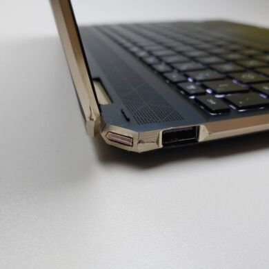 Ультрабук-трансформер Б-класс HP Spectre x360 13-ap0033dx / 13.3" (1920x1080) IPS Touch / Intel Core i7-8565U (4 (8) ядра по 1.8 - 4.6 GHz) / 16 GB DDR4 / 256 GB SSD / Intel UHD Graphics 620 / WebCam / Win 10 Home