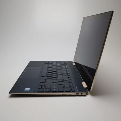 Ультрабук-трансформер Б-класс HP Spectre x360 13-ap0033dx / 13.3" (1920x1080) IPS Touch / Intel Core i7-8565U (4 (8) ядра по 1.8 - 4.6 GHz) / 16 GB DDR4 / 256 GB SSD / Intel UHD Graphics 620 / WebCam / Win 10 Home
