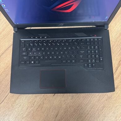 Игровой ноутбук Б-класс Asus ROG Strix 17 GL703GE / 17.3" (1920x1080) IPS / Intel Core i7-8750H (6 (12) ядер по 2.2 - 4.1 GHz) / 16 GB DDR4 / 256 GB SSD NVMe / nVidia GeForce GTX 1050 Ti, 4 GB GDDR5, 128-bit / WebCam