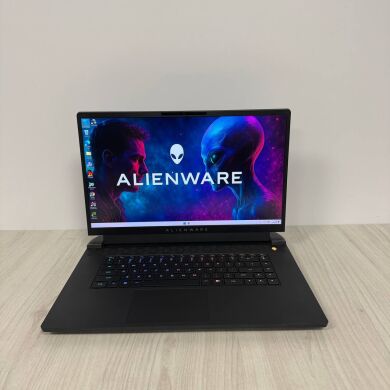 Игровой ноутбук Б-класс Dell Alienware m17 R5 / 17.3" (1920x1080) IPS / AMD Ryzen 9 6900HX (8 (16) ядер по 3.3 - 4.9 GHz) / 16 GB DDR5 / 1000 GB SSD NVMe / nVidia GeForce RTX 3070 Ti, 8 GB GDDR6, 256-bit / WebCam
