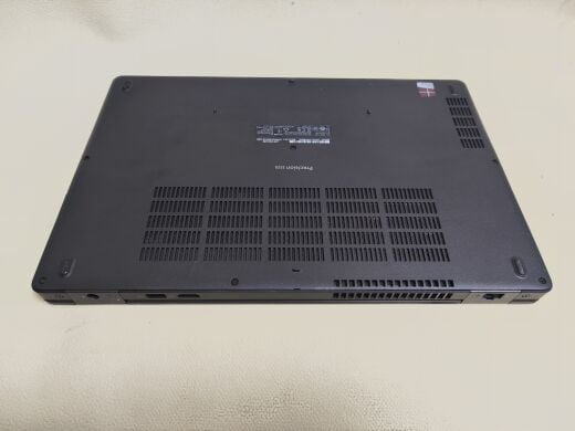 Ноутбук Dell Inspiron 17 5767 / 17.3" (1600x900) TN / Intel Core i5-7200U (2 (4) ядра по 2.5 - 3.1 GHz) / 8 GB DDR4 / 256 GB SSD / Intel HD Graphics 620 / WebCam Ноутбук Dell Inspiron 17 5767 / 17.3" (1600x900) TN / Intel Core i5-7200U (2 (4) ядра по 2.5 - 3.1 GHz) / 8 GB DDR4 / 256 GB SSD / Intel HD Graphics 620 / WebCam