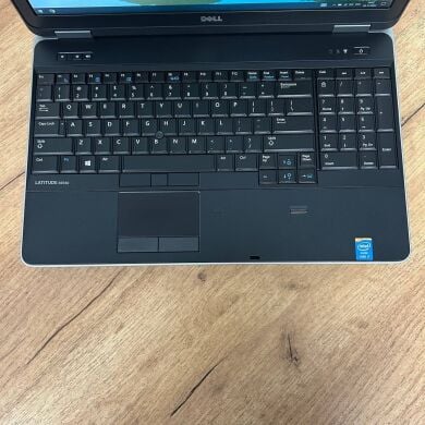 Ноутбук Б-класс Dell Latitude E6540 / 15.6" (1920x1080) IPS / Intel Core i7-4710MQ (4 (8) ядра по 2.5 - 3.5 GHz) / 8 GB DDR3 / 256 GB SSD / AMD Radeon HD 8790M, 2 GB GDDR5, 128-bit / WebCam / DVD-ROM Ноутбук Б-класс Dell Latitude E6540 / 15.6" (1920x1080) IPS / Intel Core i7-4710MQ (4 (8) ядра по 2.5 - 3.5 GHz) / 8 GB DDR3 / 256 GB SSD / AMD Radeon HD 8790M, 2 GB GDDR5, 128-bit / WebCam / DVD-ROM
