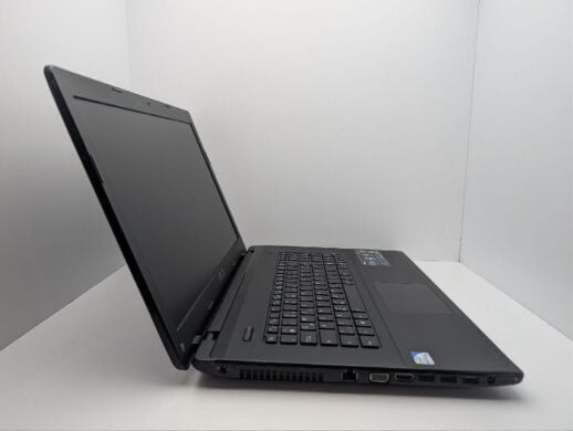 Ноутбук Asus R704A / 17.3" (1600x900) TN / Intel Pentium B970 (2 ядра по 2.3 GHz) / 8 GB DDR3 / 320 GB HDD / Intel HD Graphics / WebCam / DVD-ROM