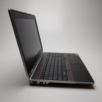 Ноутбук Dell Latitude E6520 / 15.6" (1366x768) TN / Intel Core i5-2520M (2 (4) ядра по 2.5 - 3.2 GHz) / 8 GB DDR3 / 240 GB SSD / nVidia NVS 4200M, 1 GB DDR3, 64-bit / DVD-ROM / Win 10 Pro Ноутбук Dell Latitude E6520 / 15.6" (1366x768) TN / Intel Core i5-2520M (2 (4) ядра по 2.5 - 3.2 GHz) / 8 GB DDR3 / 240 GB SSD / nVidia NVS 4200M, 1 GB DDR3, 64-bit / DVD-ROM / Win 10 Pro