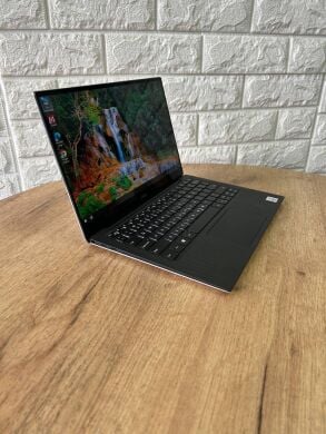 Ультрабук Dell XPS 13 7390 / 13.3" (3840x2160) IPS Touch / Intel Core i7-10710U (6 (12) ядер по 1.1 - 4.7 GHz) / 16 GB DDR3 / 512 GB SSD / Intel UHD Graphics / WebCam