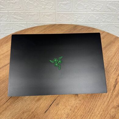 Игровой ноутбук Б-класс Razer Blade 15 RZ09-0328 / 15.6" (3840x2160) IPS / Intel Core i7-10750H (6 (12) ядер по 2.6 - 5.0 GHz) / 32 GB DDR4 / 512 GB SSD NVMe / nVidia GeForce RTX 2070 Max-Q, 8 GB GDDR6, 256-bit / WebCam Игровой ноутбук Б-класс Razer Blade 15 RZ09-0328 / 15.6" (3840x2160) IPS / Intel Core i7-10750H (6 (12) ядер по 2.6 - 5.0 GHz) / 32 GB DDR4 / 512 GB SSD NVMe / nVidia GeForce RTX 2070 Max-Q, 8 GB GDDR6, 256-bit / WebCam