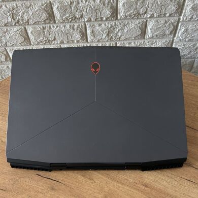 Игровой ноутбук Б-класс Dell Alienware m17 / 17.3" (3840x2160) IPS / Intel Core i7-9750H (6 (12) ядер по 2.6 - 4.5 GHz) / 16 GB DDR4 / 1000 GB SSD / nVidia GeForce RTX 2070 Max-Q, 8 GB GDDR6, 256-bit / WebCam