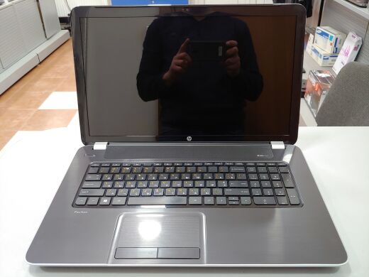 HP Pavilion 17-e134nr / 17.3" (1600x900) TN / AMD A8 A4500M (4 ядра по 1.9 - 2.8 GHz) / 8 GB DDR3 / 240 GB SSD / AMD Radeon HD 7640G / WebCam / DVD-RW