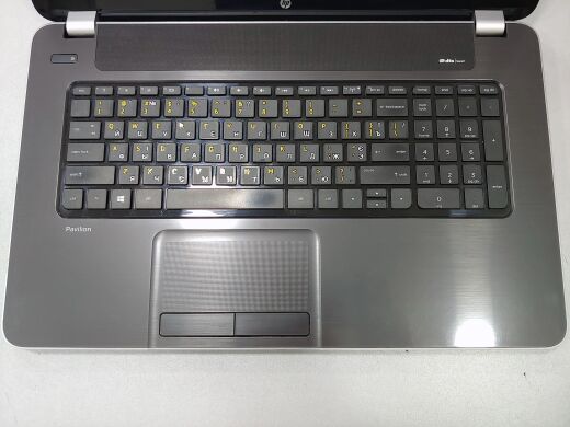 HP Pavilion 17-e134nr / 17.3" (1600x900) TN / AMD A8 A4500M (4 ядра по 1.9 - 2.8 GHz) / 8 GB DDR3 / 240 GB SSD / AMD Radeon HD 7640G / WebCam / DVD-RW