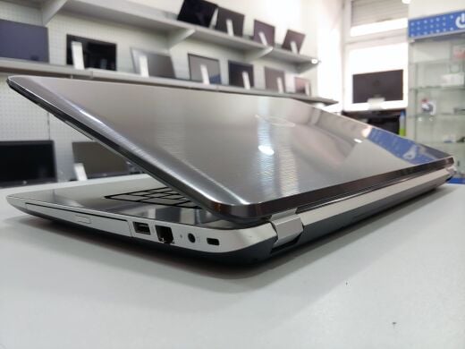 HP Pavilion 17-e134nr / 17.3" (1600x900) TN / AMD A8 A4500M (4 ядра по 1.9 - 2.8 GHz) / 8 GB DDR3 / 240 GB SSD / AMD Radeon HD 7640G / WebCam / DVD-RW