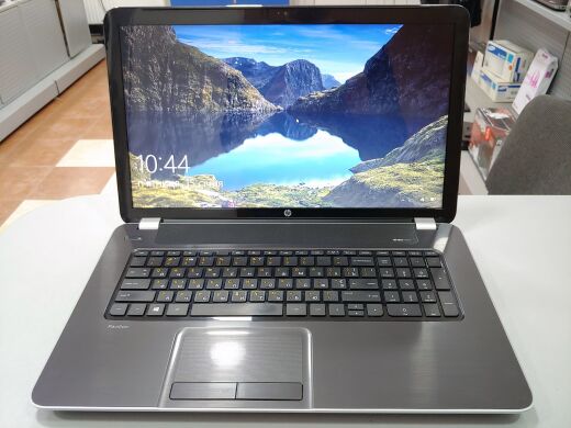 HP Pavilion 17-e134nr / 17.3" (1600x900) TN / AMD A8 A4500M (4 ядра по 1.9 - 2.8 GHz) / 8 GB DDR3 / 240 GB SSD / AMD Radeon HD 7640G / WebCam / DVD-RW