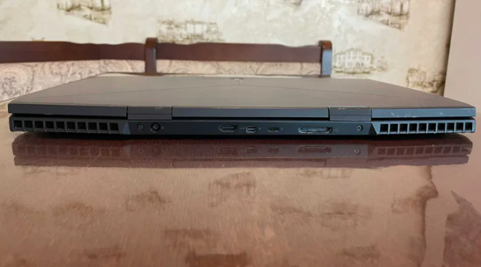 Игровой ноутбук Dell Alienware M17 / 17.3" (1920x1080) IPS / Intel Core i7-8750H (6 (12) ядер по 2.2 - 4.1 GHz) / 16 GB DDR4 / 512 GB SSD / nVidia GeForce RTX 2070, 8 GB GDDR6, 256-bit / WebCam