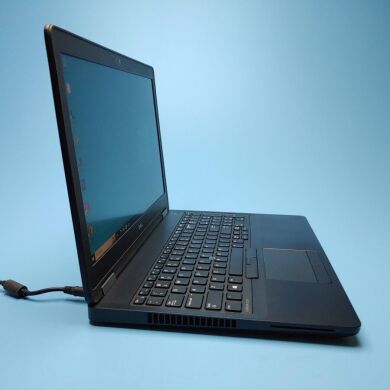 Игровой ноутбук Dell Latitude E5570 / 15.6" (1920x1080) IPS / Intel Core i7-6820HQ (4 (8) ядра по 2.7 - 3.6 GHz) / 8 GB DDR4 / 256 GB SSD / AMD Radeon R7 M370, 2 GB GDDR5, 256-bit / WebCam / Win 10 Pro Игровой ноутбук Dell Latitude E5570 / 15.6" (1920x1080) IPS / Intel Core i7-6820HQ (4 (8) ядра по 2.7 - 3.6 GHz) / 8 GB DDR4 / 256 GB SSD / AMD Radeon R7 M370, 2 GB GDDR5, 256-bit / WebCam / Win 10 Pro