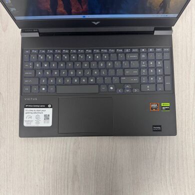 Игровой ноутбук HP Victus 15-fb001nr / 15.6" (1920x1080) IPS / AMD Ryzen AI 7 350 (8 (16) ядер по 2.0 - 5.0 GHz) / 16 GB DDR5 / 1000 GB SSD / nVidia GeForce RTX 5050, 8 GB GDDR7, 128-bit / WebCam