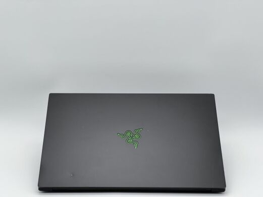 Ігровий ноутбук Razer Blade 15 RZ09-02385E92 / 15.6" (1920x1080) IPS / Intel Core i7-8750H (6 (12) ядер по 2.2 - 4.1 GHz) / 16 GB DDR4 / 480 GB SSD / nVidia GeForce GTX 1060 Max-Q, 6 GB GDDR5, 192-bit / WebCam