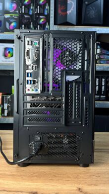 Игровой ПК 1stPlayer D3-3F2-Plus Black Tower / AMD Ryzen 5 3600 (6 (12) ядер по 3.6 - 4.2 GHz) / 16 GB DDR4 / 512 GB SSD M.2 / AMD Radeon RX 5700, 8 GB GDDR6, 256-bit / 550W