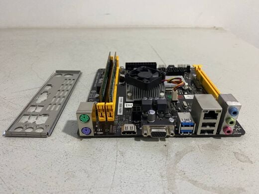 Комплект: Материнська плата Biostar A68N-5600 / AMD A10-4655M (4 ядра по 2.0 - 2.8 GHz) / 8 GB DDR3 / Socket FP2 / Задня заглушка