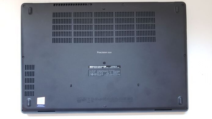 Мобільна робоча станція Dell Precision 3520 / 15.6" (1920x1080) IPS / Intel Core i5-7440HQ (4 ядра по 2.8 - 3.8 GHz) / 16 GB DDR4 / 500 GB SSD / nVidia Quadro M620, 2 GB GDDR5, 128-bit / WebCam