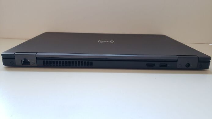 Мобільна робоча станція Dell Precision 3520 / 15.6" (1920x1080) IPS / Intel Core i5-7440HQ (4 ядра по 2.8 - 3.8 GHz) / 16 GB DDR4 / 500 GB SSD / nVidia Quadro M620, 2 GB GDDR5, 128-bit / WebCam