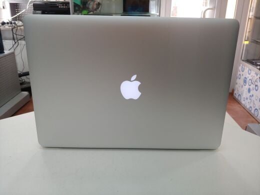 Ноутбук Apple A1398 MacBook Pro Retina 15 / 15.4" (2880x1800) IPS LED / Intel Core i7-3615QM (4 (8) ядра по 2.3 - 3.3 GHz) / 8 GB DDR3 / 480 GB SSD / nVidia GeForce GT 650M, 1 GB DDR3, 128-bit / WebCam 720p