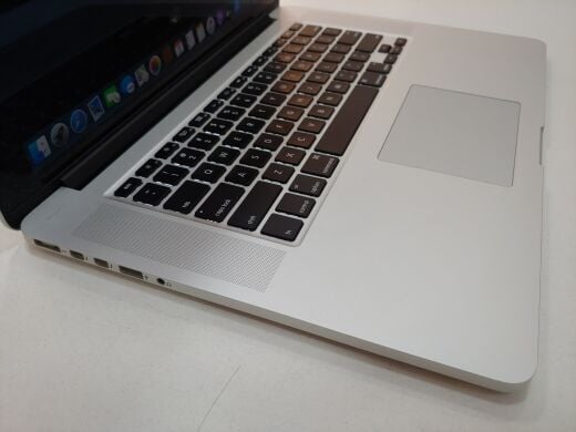 Ноутбук Apple A1398 MacBook Pro Retina 15 / 15.4" (2880x1800) IPS LED / Intel Core i7-3615QM (4 (8) ядра по 2.3 - 3.3 GHz) / 8 GB DDR3 / 480 GB SSD / nVidia GeForce GT 650M, 1 GB DDR3, 128-bit / WebCam 720p
