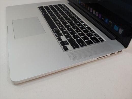 Ноутбук Apple A1398 MacBook Pro Retina 15 / 15.4" (2880x1800) IPS LED / Intel Core i7-3615QM (4 (8) ядра по 2.3 - 3.3 GHz) / 8 GB DDR3 / 480 GB SSD / nVidia GeForce GT 650M, 1 GB DDR3, 128-bit / WebCam 720p
