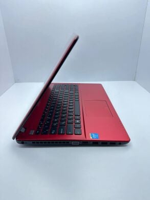 Ноутбук Asus X550LC / 15.6" (1366х768) TN / Intel Core i3-4010U (2 (4) ядра по 1.7 GHz) / 4 GB DDR3 / 320 GB HDD / nVidia GeForce GT 720M, 2 GB DDR3, 64-bit / WebCam / АКБ не тримає