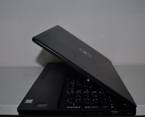 Ноутбук Dell Latitude 5580 / 15.6" (1920x1080) IPS / Intel Core i5-7440HQ (4 ядра по 2.8 - 3.8 GHz) / 8 GB DDR4 / 256 GB SSD / Intel HD Graphics 630 / WebCam / HDMI