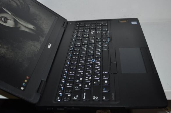 Ноутбук Dell Latitude 5580 / 15.6" (1920x1080) IPS / Intel Core i5-7440HQ (4 ядра по 2.8 - 3.8 GHz) / 8 GB DDR4 / 256 GB SSD / Intel HD Graphics 630 / WebCam / HDMI