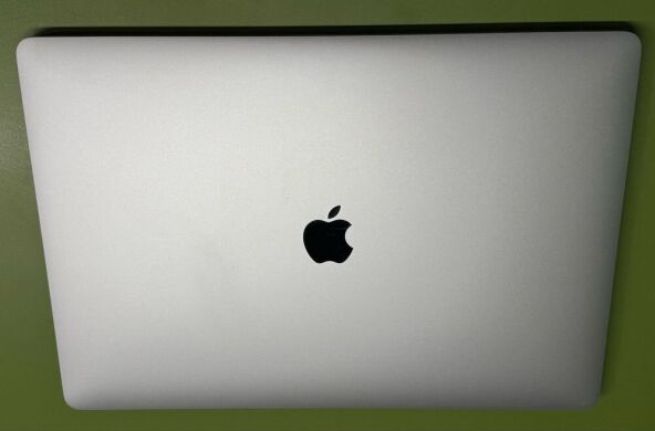 Ультрабук Apple MacBook Pro 16 (2019) / 16" (3072x1920) IPS / Intel Core i7-9750H (6 (12) ядер по 2.6 - 4.5 GHz) / 16 GB DDR4 / 500 GB SSD / AMD Radeon Pro 5300M, 4 GB GDDR6, 128-bit / WebCam / True Tone / Touch ID / Silver