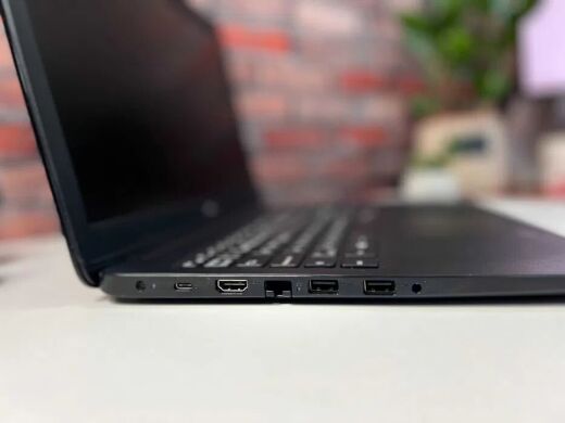 Ультрабук Dell Latitude 3500 / 15.6" (1920x1080) IPS / Intel Core i3-8145U (2 (4) ядра по 2.1 - 3.3 GHz) / 8 GB DDR4 / 256 GB SSD / Intel UHD Graphics / WebCam