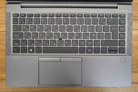 Мобільна робоча станція HP zBook Firefly 14 G8 / 14" (1920x1080) IPS / Intel Core i7-1165G7 (4 (8) ядра по 2.8 - 4.7 GHz) / 16 GB DDR4 / 512 GB SSD / nVidia T500, 4 GB GDDR6, 64-bit / WebCam / Fingerprint / Windows 11