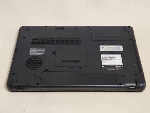 Ноутбук Toshiba Satellite P755 / 15.6" (1366x768) TN / Intel Core i5-2410M (2 (4) ядро по 2.3 - 2.9 GHz) / 8 GB DDR3 / 180 GB SSD / Intel HD Graphics 3000 / WebCam / DVD-ROM