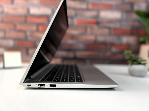 Ультрабук HP ProBook 440 G8 / 14" (1920x1080) IPS / Intel Core i5-1135G7 (4 (8) ядра по 4.2 GHz) / 8 GB DDR4 / 256 GB SSD / Intel Iris Xe Graphics / WebCam