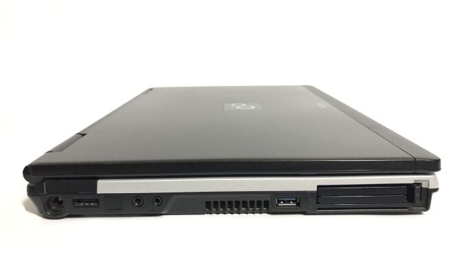 Мобільна робоча станція Б-клас Fujitsu Celsius H710 / 15.6" (1920x1080) TN / Intel Core i7-2640M (2 (4) ядра по 2.8 - 3.5 GHz) / 8 GB DDR3 / 500 GB HDD / nVidia Quadro 1000M, 2 GB GDDR3, 128-bit / WebCam