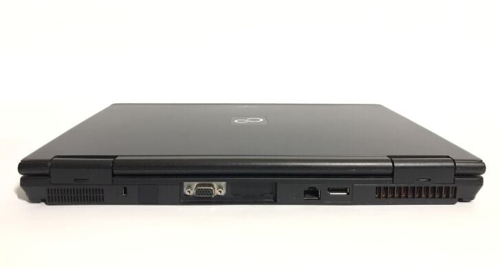 Мобільна робоча станція Б-клас Fujitsu Celsius H710 / 15.6" (1920x1080) TN / Intel Core i7-2640M (2 (4) ядра по 2.8 - 3.5 GHz) / 8 GB DDR3 / 500 GB HDD / nVidia Quadro 1000M, 2 GB GDDR3, 128-bit / WebCam