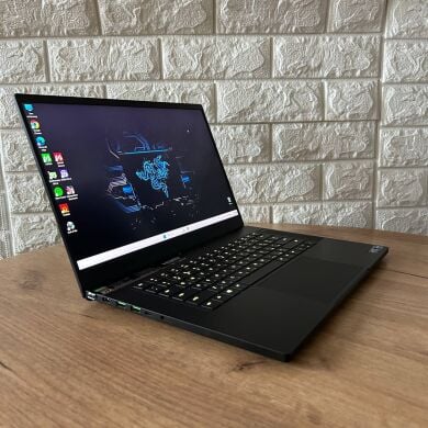 Ігровий ноутбук Razer Blade 15 RZ09-0409 / 15.6" (2560x1440) IPS / Intel Core i7-11800H (8 (16) ядер по 2.3 - 4.6 GHz) / 32 GB DDR4 / 1000 GB SSD / nVidia GeForce RTX 3080, 8 GB GDDR6, 256-bit / WebCam