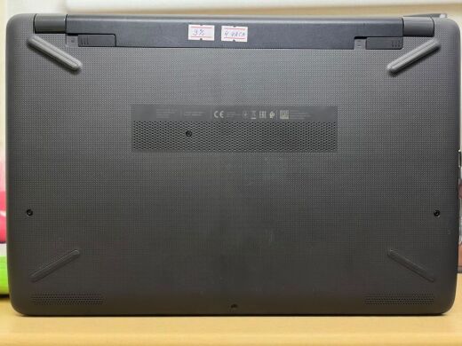 Ноутбук HP 250 G6 / 15.6" (1366х768) TN / Intel Core i3-7020U (2 (4) ядра по 2.3 GHz) / 8 GB DDR4 / 120 GB SSD / AMD Radeon R5 M330, 2 GB DDR3, 64-bit / WebCam