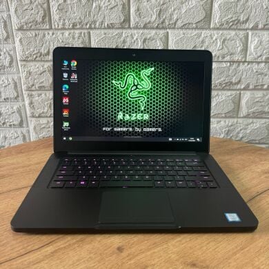 Ігровий ноутбук Razer Blade 14 RZ09-0195 / 14" (1920x1080) IPS / Intel Core i7-7700HQ (4 (8) ядра по 2.8 - 3.8 GHz) / 16 GB DDR4 / 512 GB SSD / nVidia GeForce GTX 1060, 6 GB GDDR5, 192-bit / WebCam