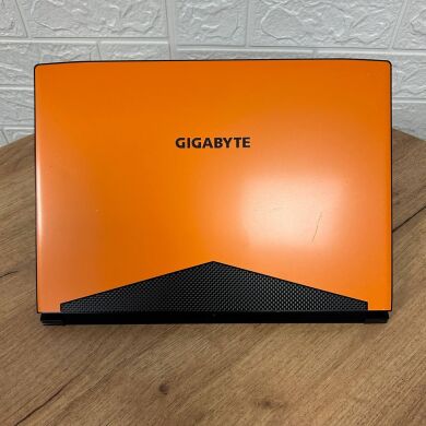 Игровой ультрабук Б-класс Gigabyte Aero 14 / 14" (2560x1440) IPS / Intel Core i7-7700HQ (4 (8) ядра по 2.8 - 3.8 GHz) / 16 GB DDR4 / 512 GB SSD / nVidia GeForce GTX 1060, 6 GB GDDR5, 192-bit / WebCam