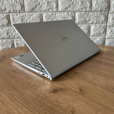 Ігровий ультрабук Б-клас Dell Inspiron 15 7501 / 15.6" (1920x1080) IPS / Intel Core i7-10750H (6 (12) ядер по 2.6 - 5.0 GHz) / 16 GB DDR4 / 512 GB SSD / nVidia GeForce GTX 1650, 4 GB GDDR6, 128-bit / WebCam Ігровий ультрабук Б-клас Dell Inspiron 15 7501 / 15.6" (1920x1080) IPS / Intel Core i7-10750H (6 (12) ядер по 2.6 - 5.0 GHz) / 16 GB DDR4 / 512 GB SSD / nVidia GeForce GTX 1650, 4 GB GDDR6, 128-bit / WebCam